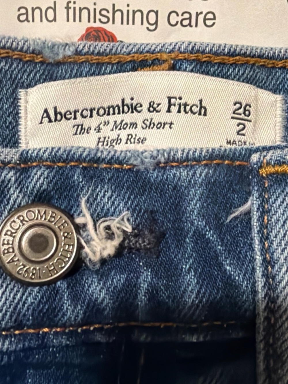 Abercrombie & Fitch Distressed High-Rise Mom Shorts - Medium Blue size 26/2